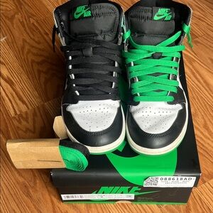 Nike Air Jordan Retro High OG Black/Lucky Green/White Sneakers Size M6